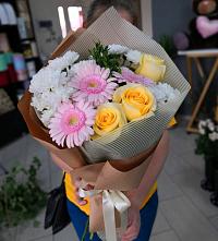 Букет цветов из:  Герберы, Розы и Хризантемы в Красноусольском