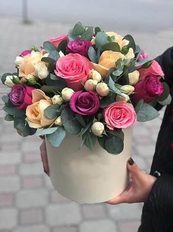 Цветочная композиция из Розы в шляпной коробке в Красноусольском