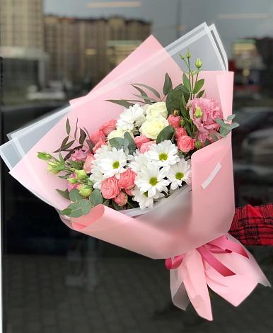 Букет цветов из: Розы, Лизиантусы и Хризантемы в Красноусольском